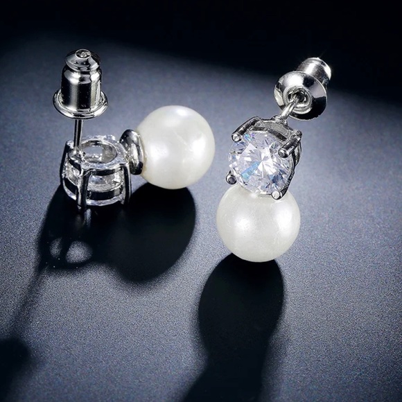 Pearl Stud Earrings Necklace Set for Women - Picture 3 of 5